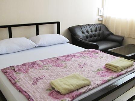 Lee House Inn Банкок Екстериор снимка
